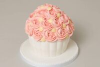 How to make a giant cupcake decoration