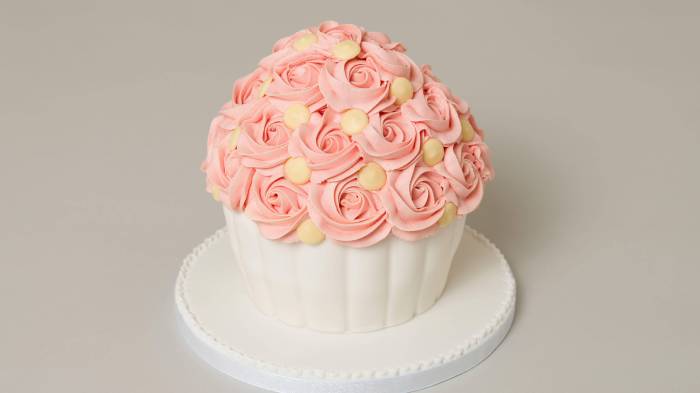 How to make a giant cupcake decoration