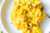 How to cook diner style scrambled eggs